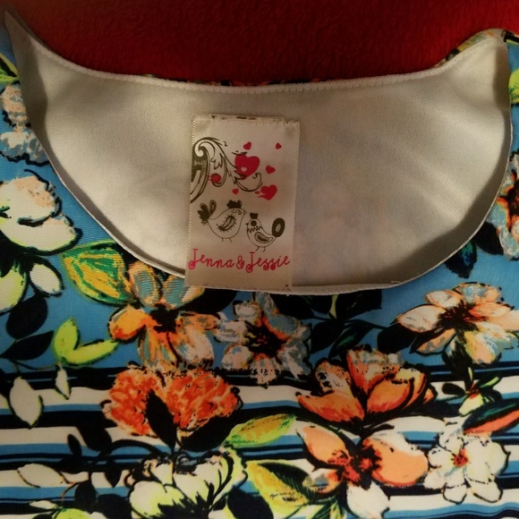 Girls size 10 Hawaiian dress - Picture 2 of 2